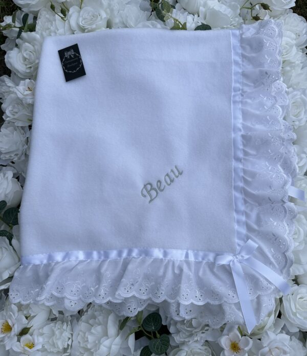 white fleece baby blanket